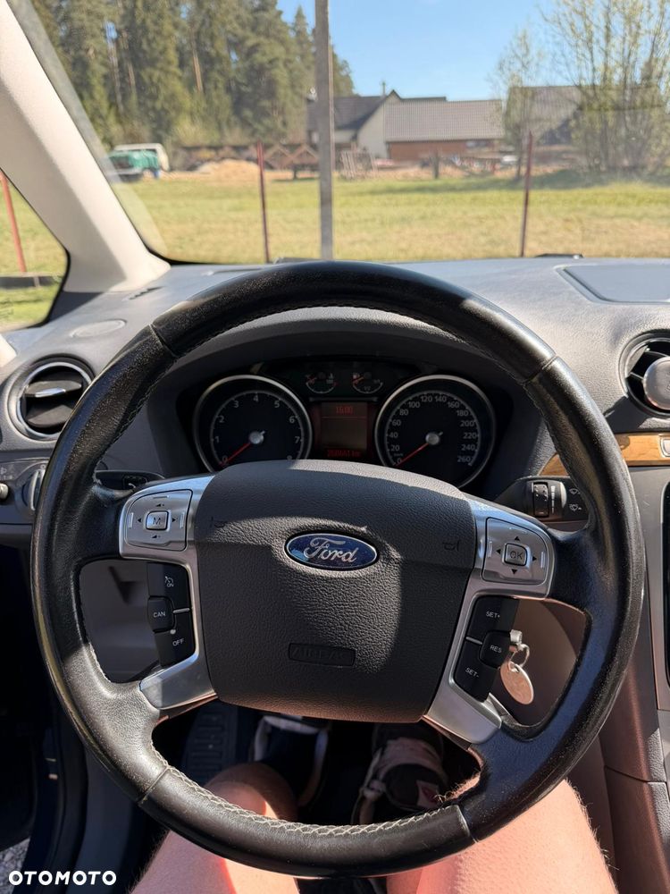 Ford Galaxy 2.0 Ghia - 24