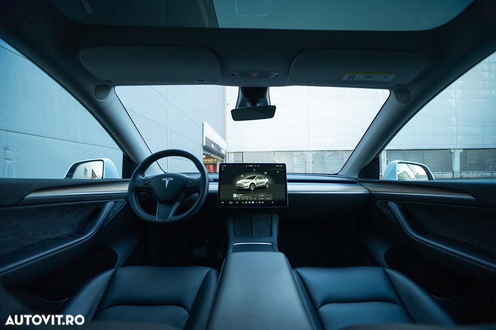 Tesla Model Y - 7