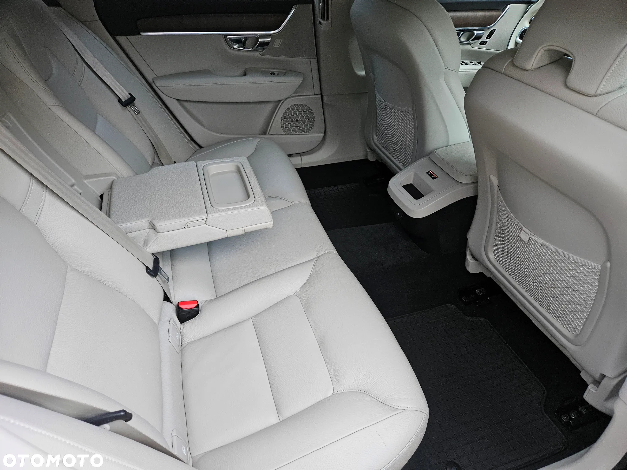 Volvo V90 Cross Country - 17