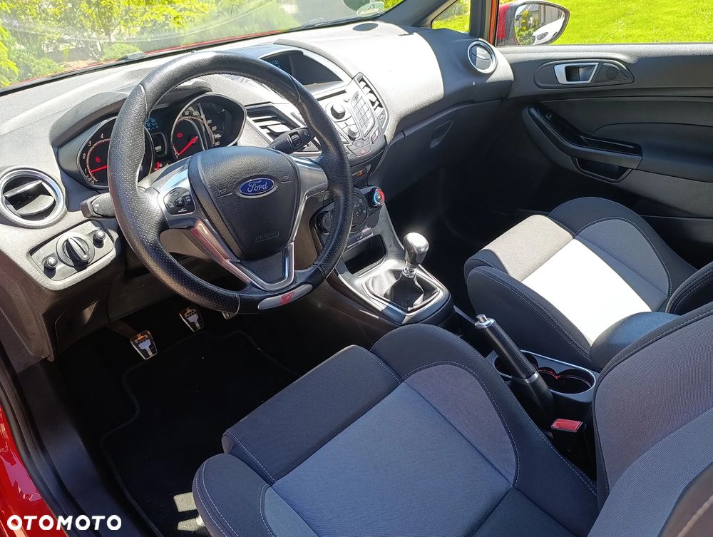 Ford Fiesta ST - 14