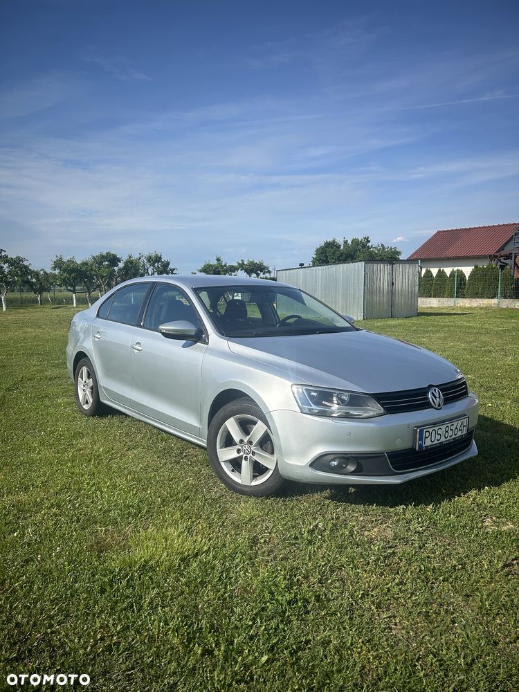 Volkswagen Jetta - 1