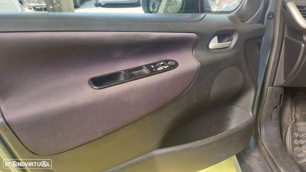 Peugeot 207 1.4 HDi Premium - 4