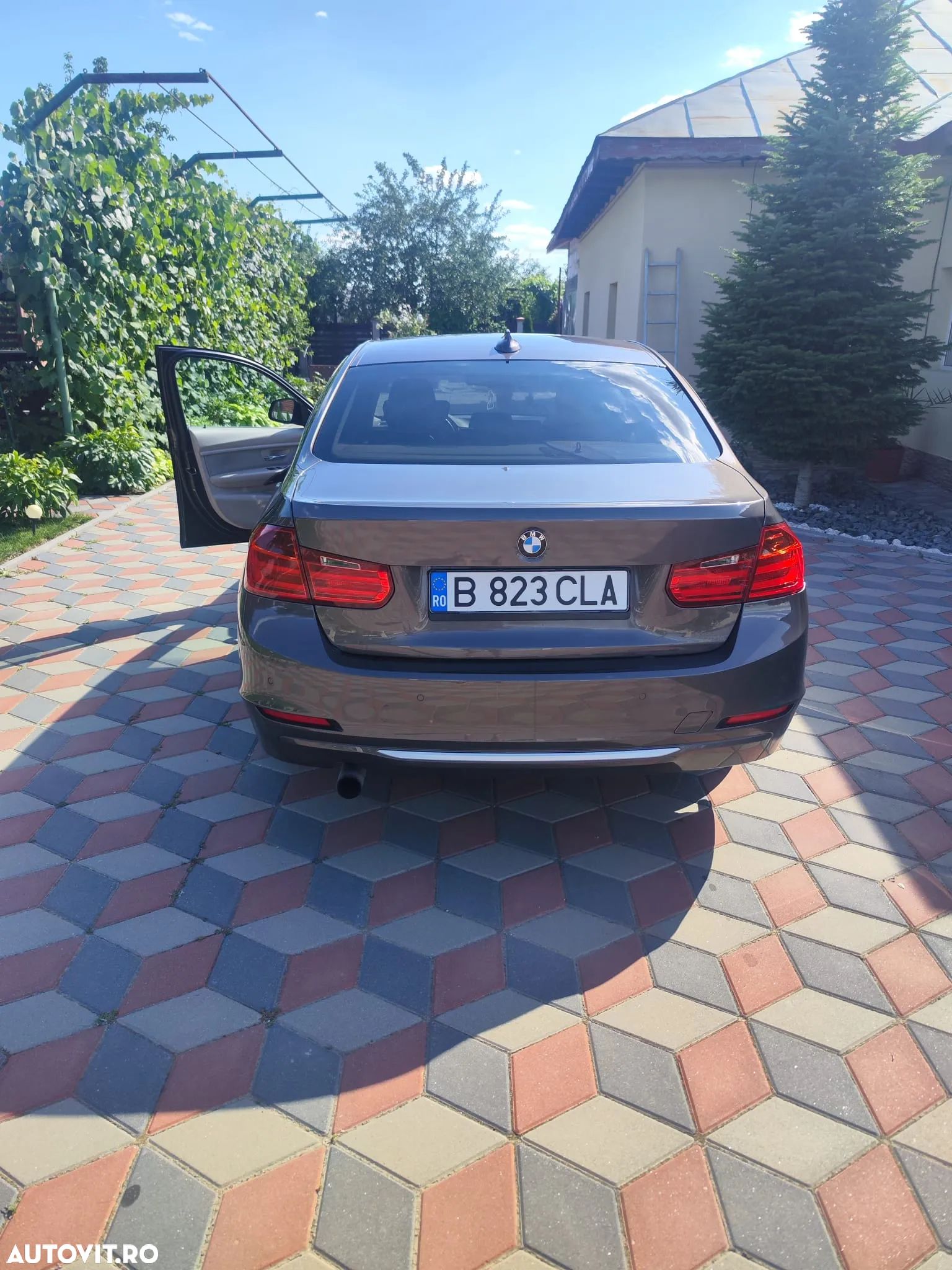 BMW Seria 3 316i Touring - 1