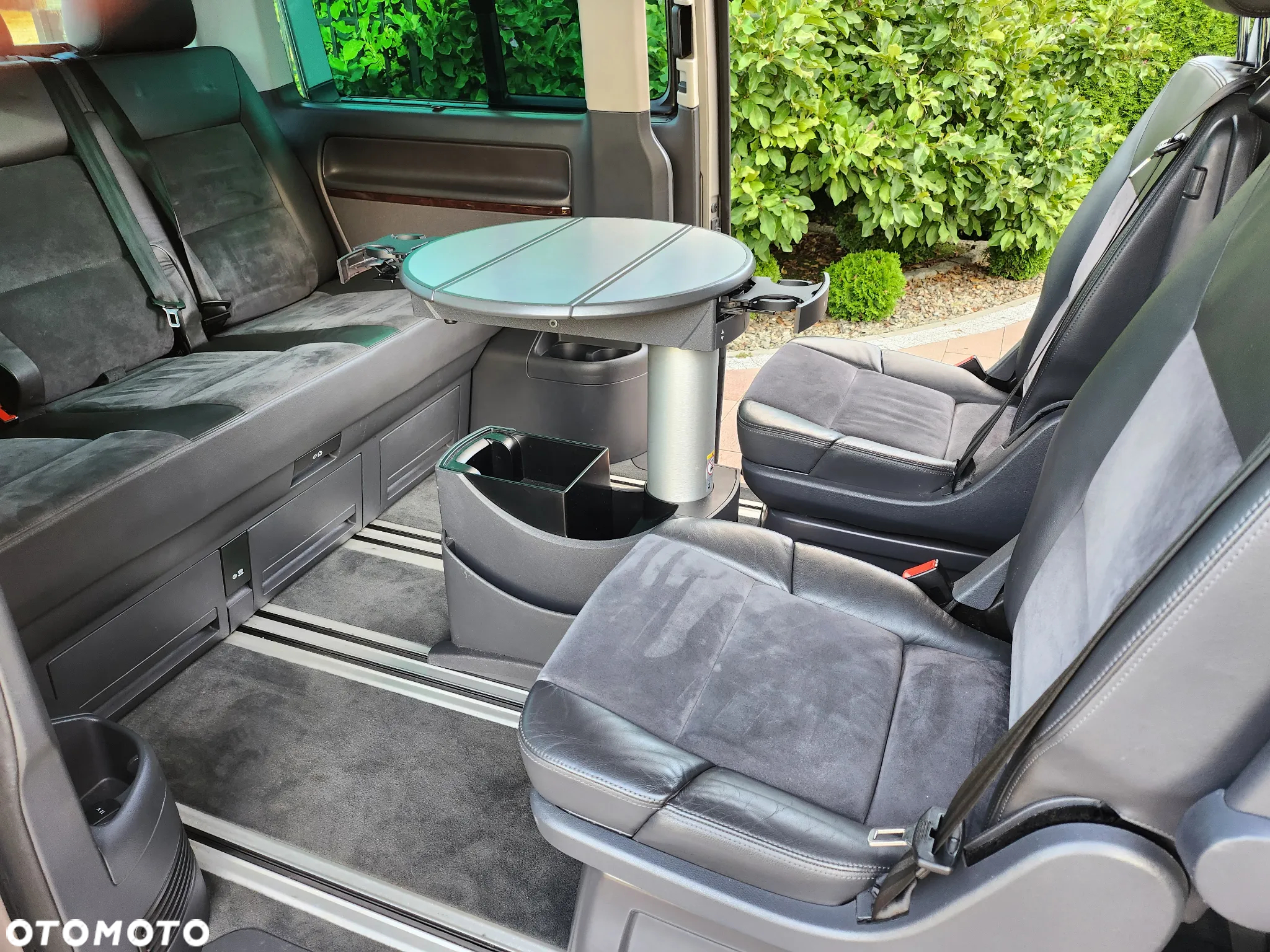 Volkswagen Multivan - 12