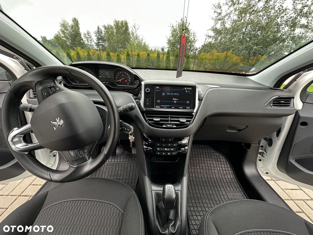 Peugeot 208 1.2 PureTech Allure - 8