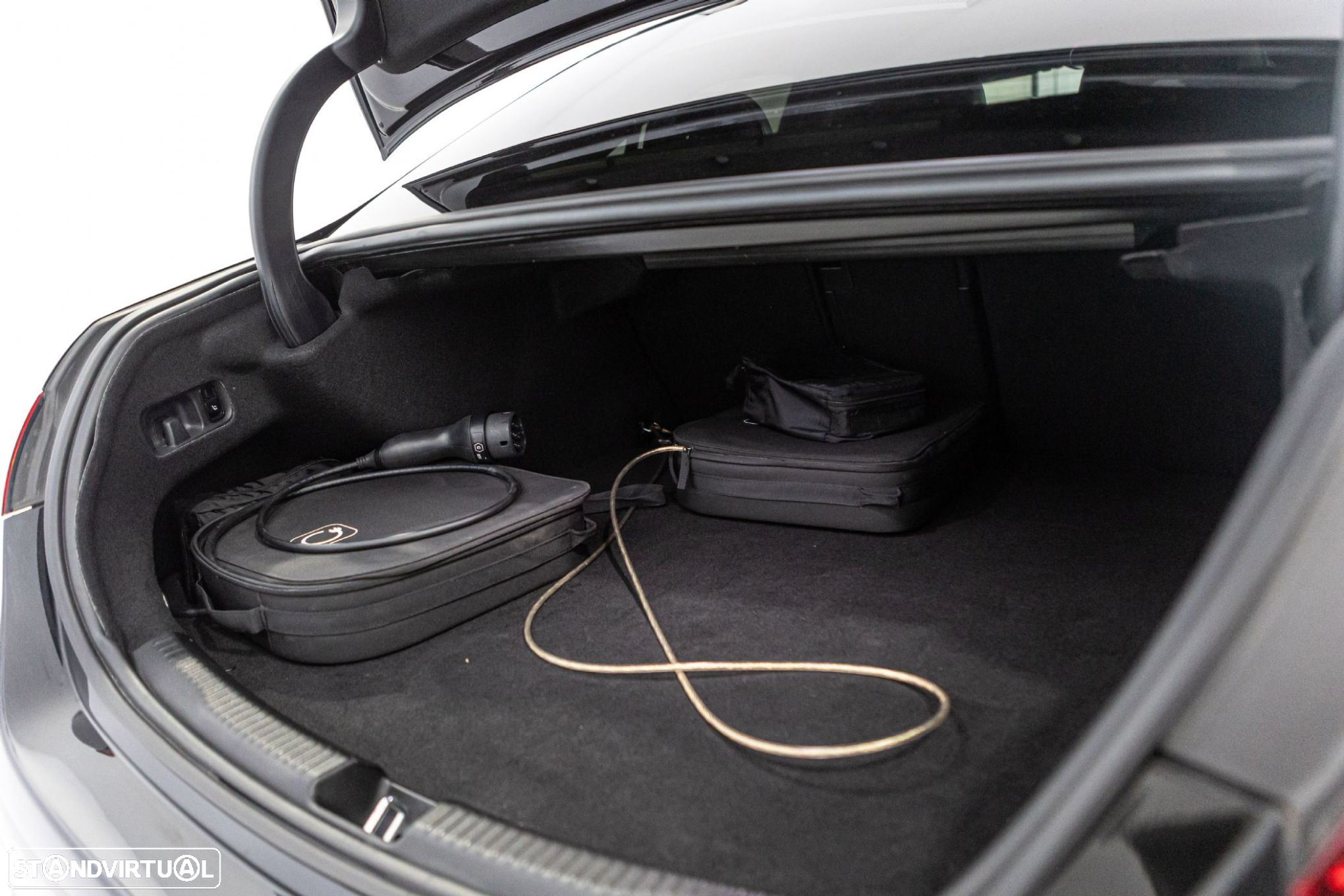Mercedes-Benz C 300 e AMG Line - 18
