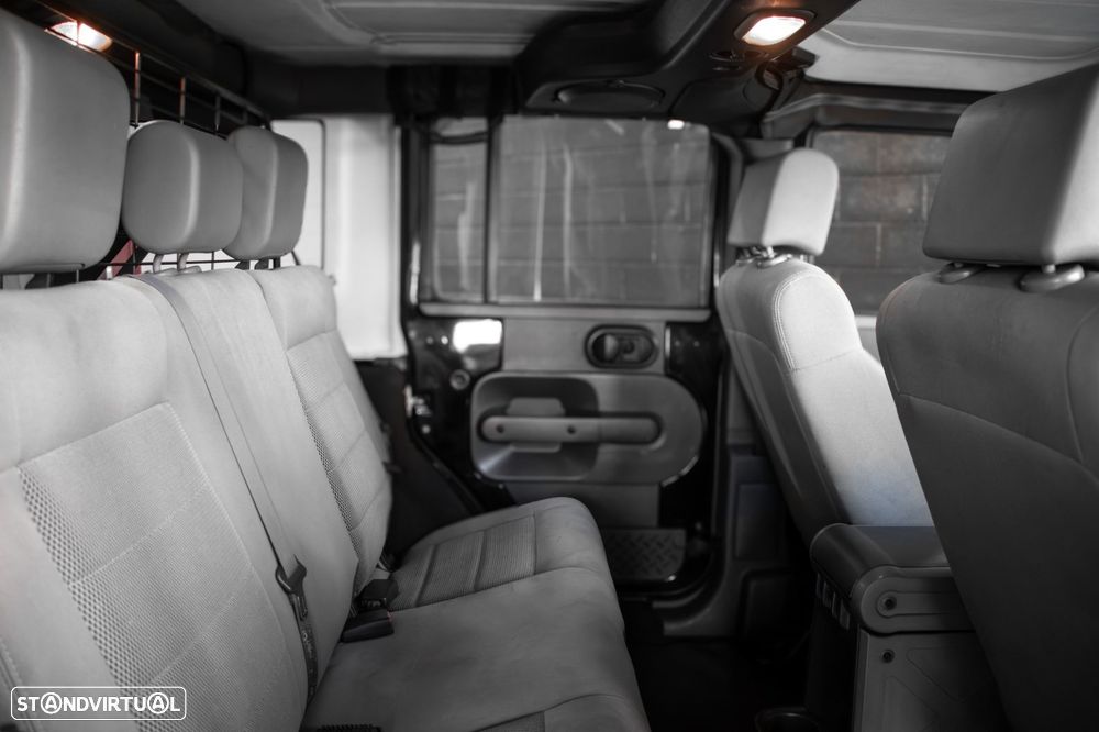 Jeep Wrangler Unlimited - 12