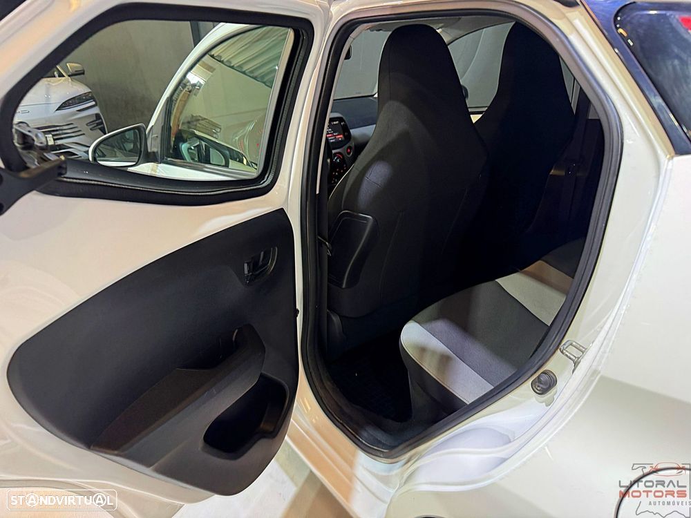 Toyota Aygo 1.0 X-Play Plus - 16