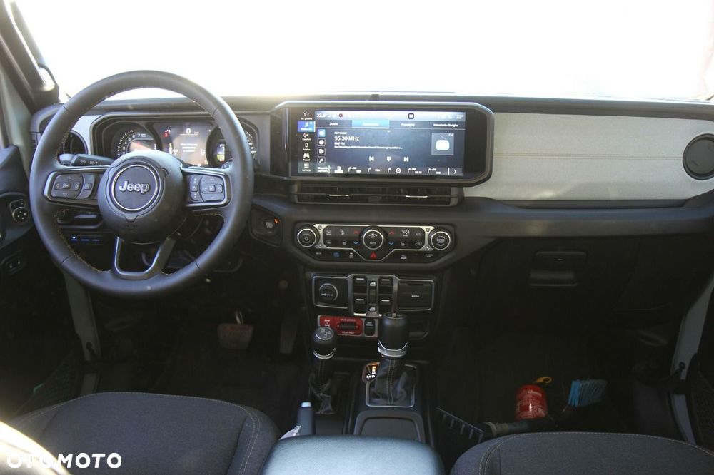 Jeep Wrangler - 23