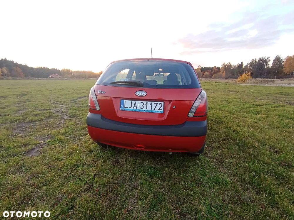 Kia Rio - 11