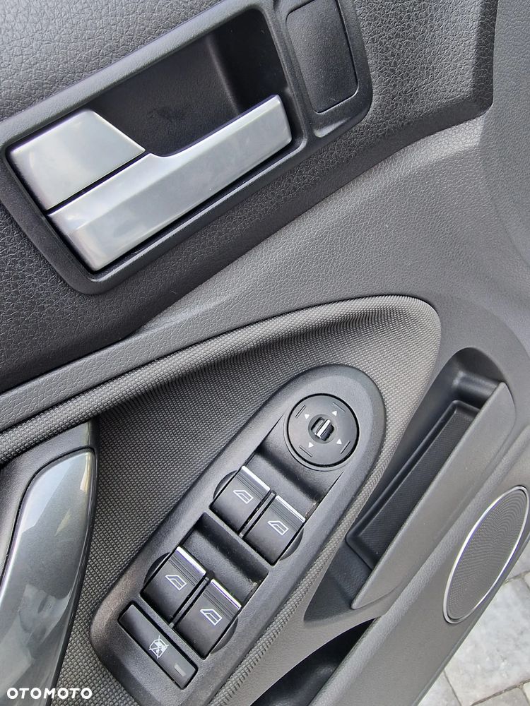 Ford Kuga 2.0 TDCi 4x4 Trend - 24