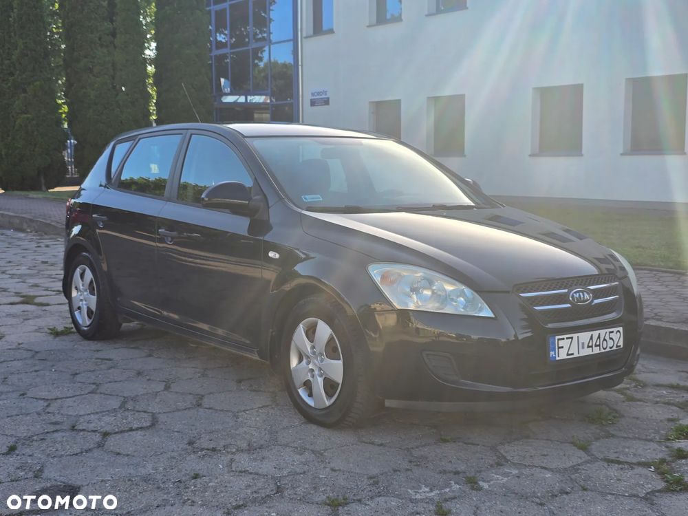 Kia Ceed - 10