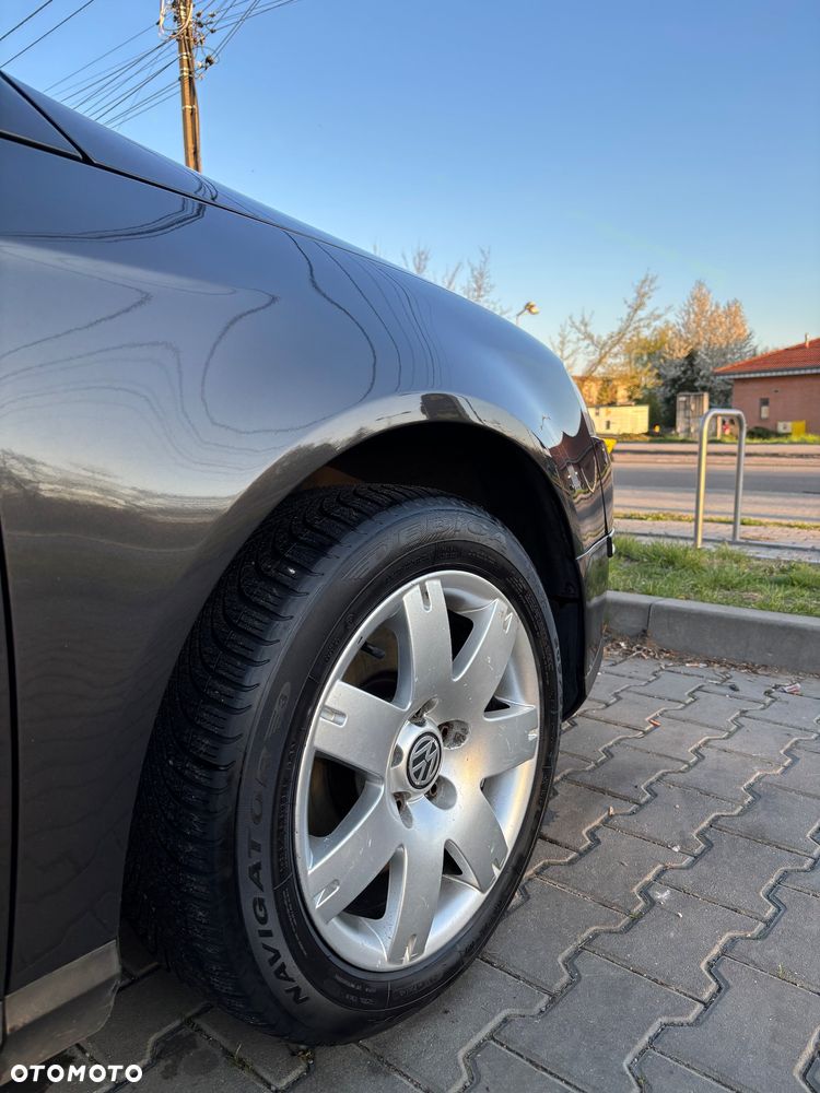 Volkswagen Passat - 12