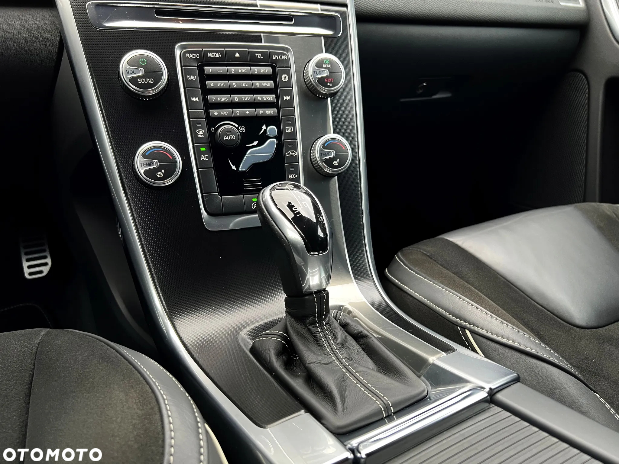 Volvo XC 60 D4 R-Design - 30