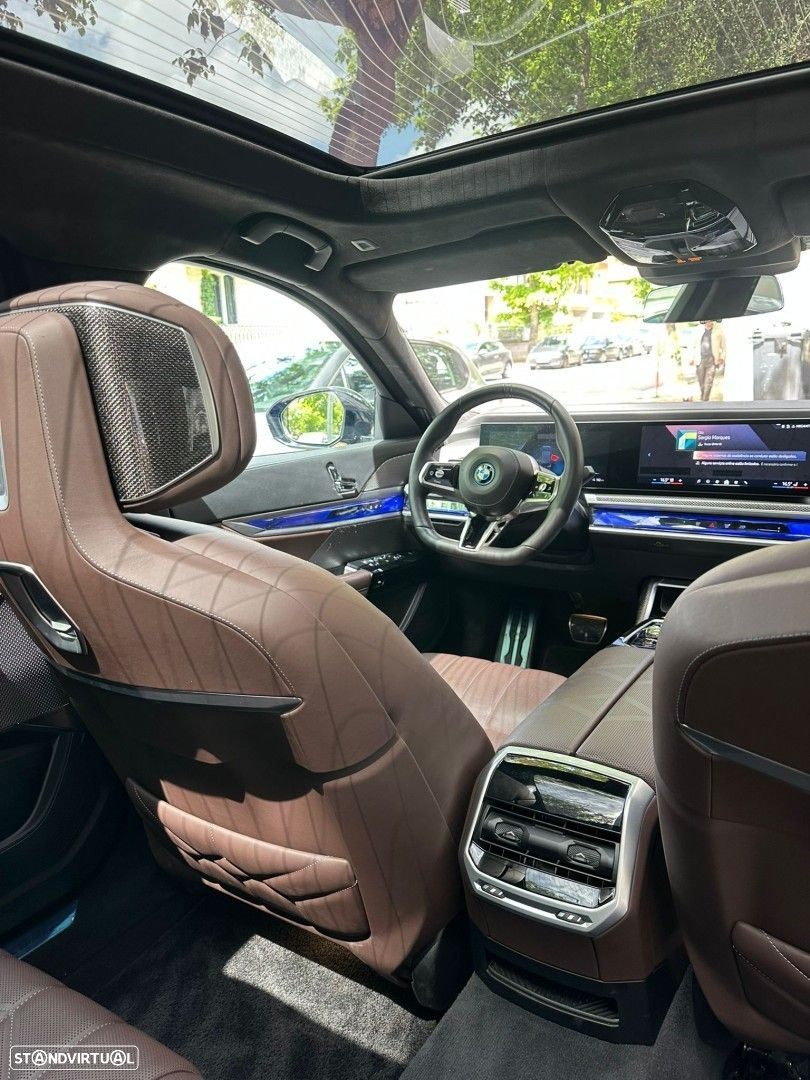 BMW i7 xDrive60 Pack Desportivo M - 16