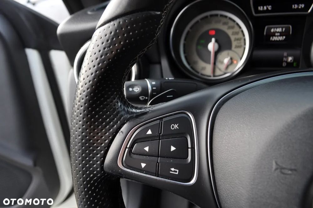 Mercedes-Benz CLA 250 4Matic 7G-DCT AMG Line - 29