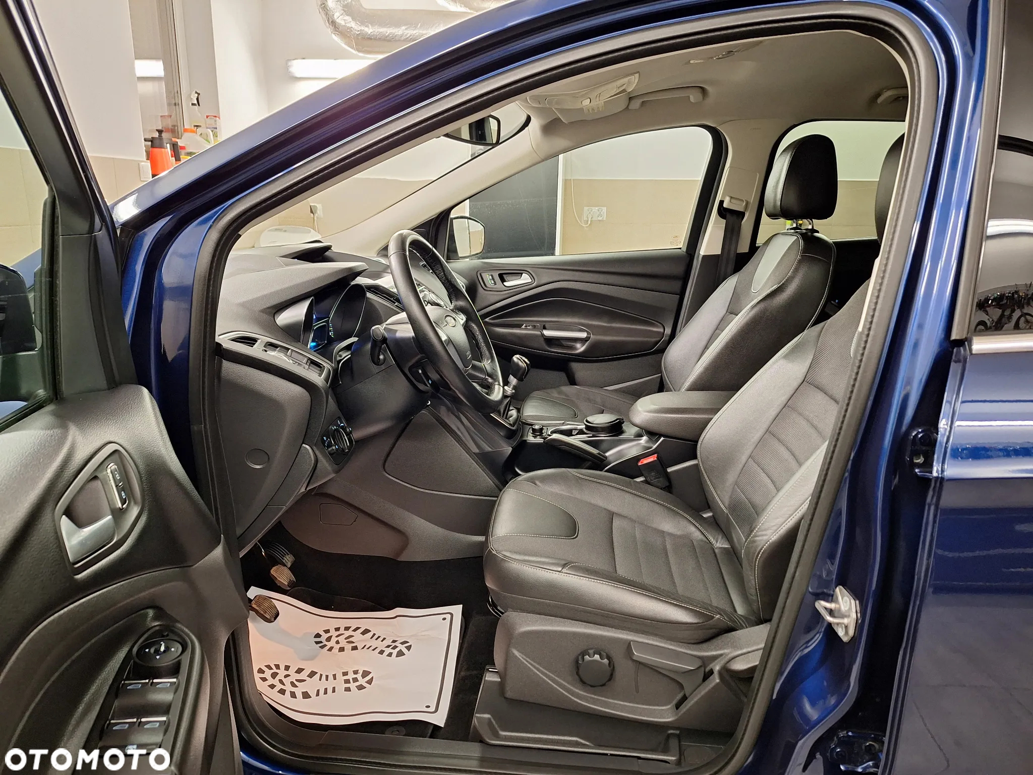 Ford Kuga 1.6 EcoBoost 2x4 Titanium - 17