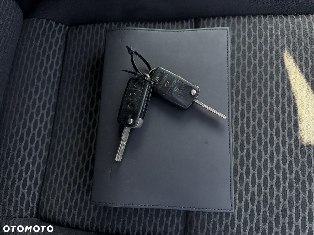 Volkswagen Golf - 28