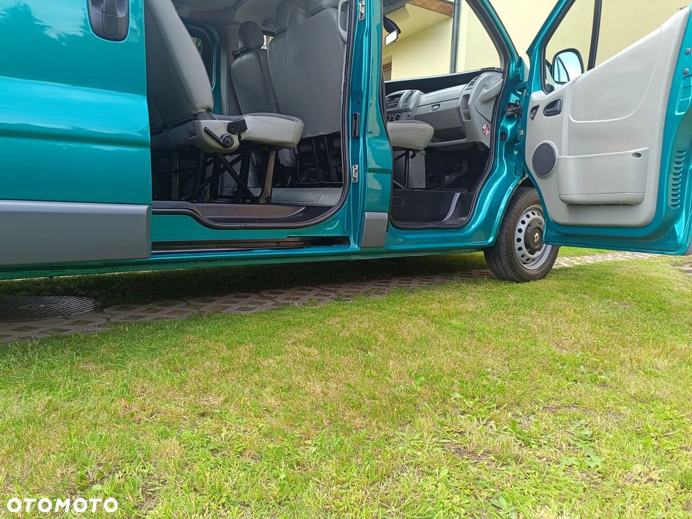 Renault Trafic Grand Passenger Black Edition - 9