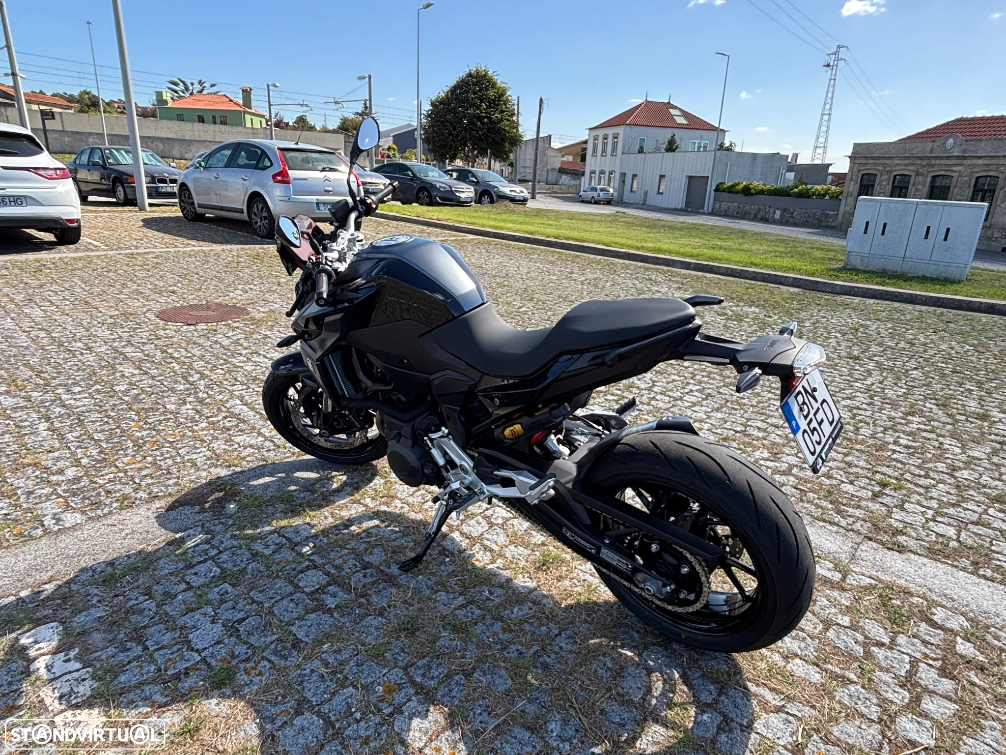 BMW F 900 R Triple Black - 5
