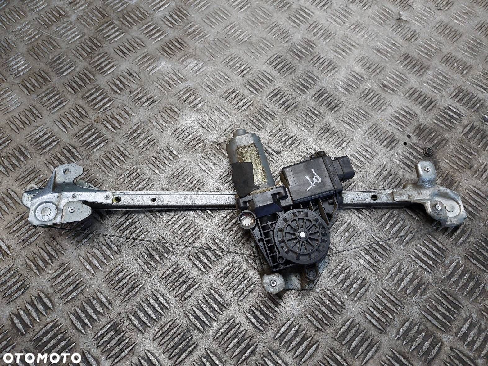 MECHANIZM PODNOŚNIK SZYBY PRAWY TYŁ OPEL ASTRA G KOMBI 90521878 - 1
