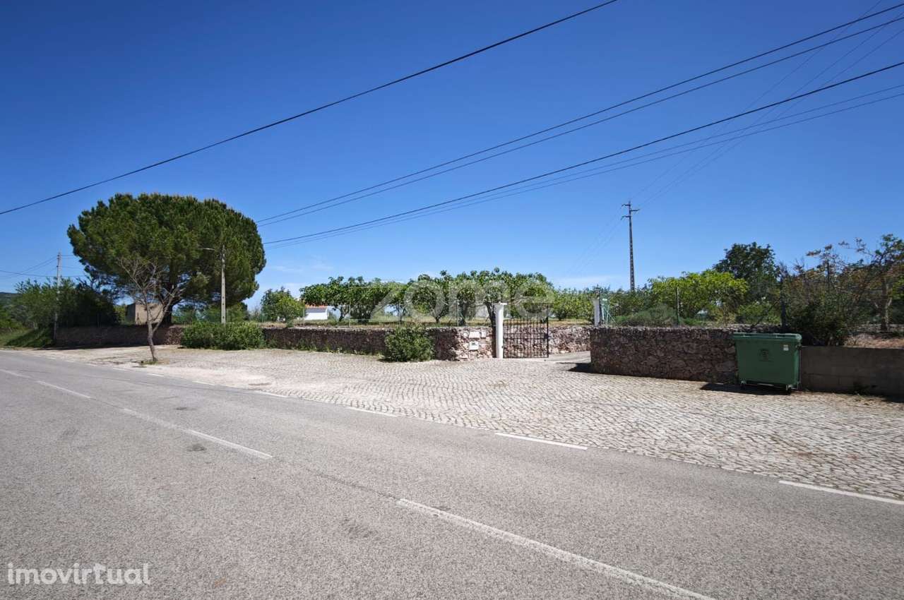 Moradia de Luxo V4 inserida em lote de 10.472m2, em Benafim - Grande imagem: 2/60