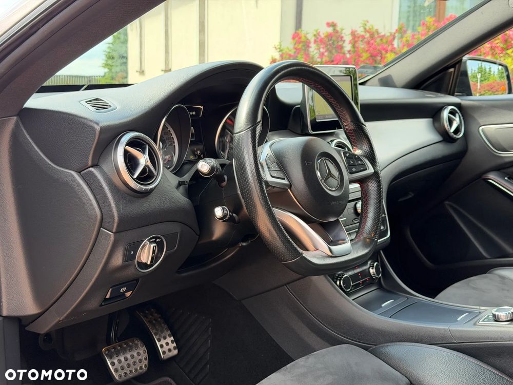 Mercedes-Benz CLA 250 4Matic 7G-DCT AMG Line - 13
