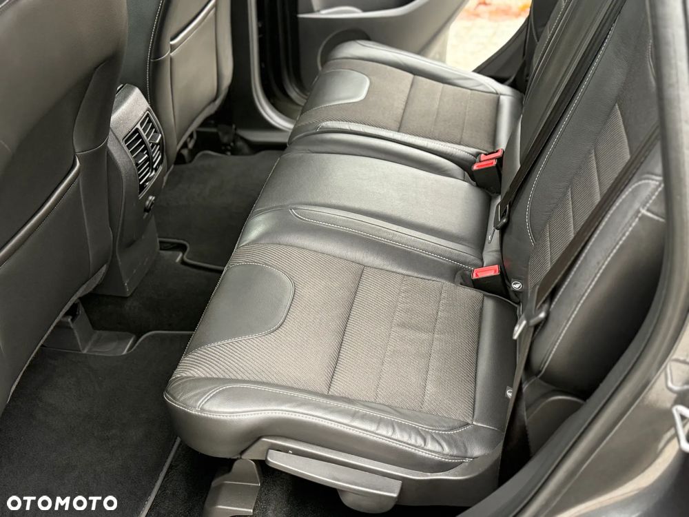 Ford Kuga 2.0 TDCi 2x4 Titanium - 8