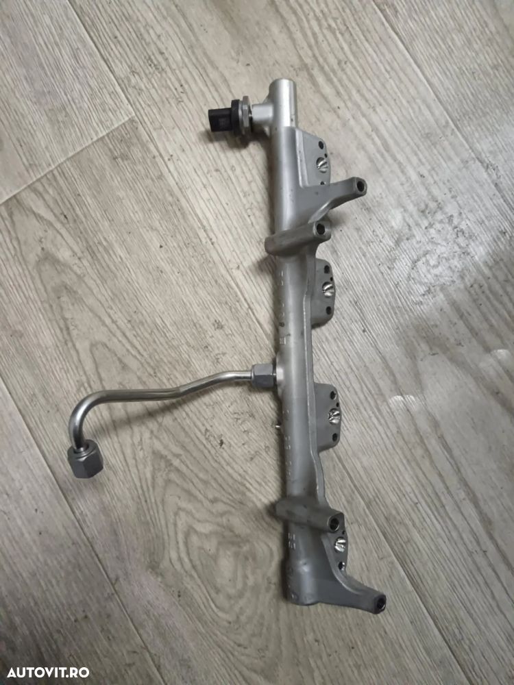 Rampa injectoare BMW Seria 5 G30 G31, MINI COOPER 2013-2019 2.0 BENZINA 1353 7639979