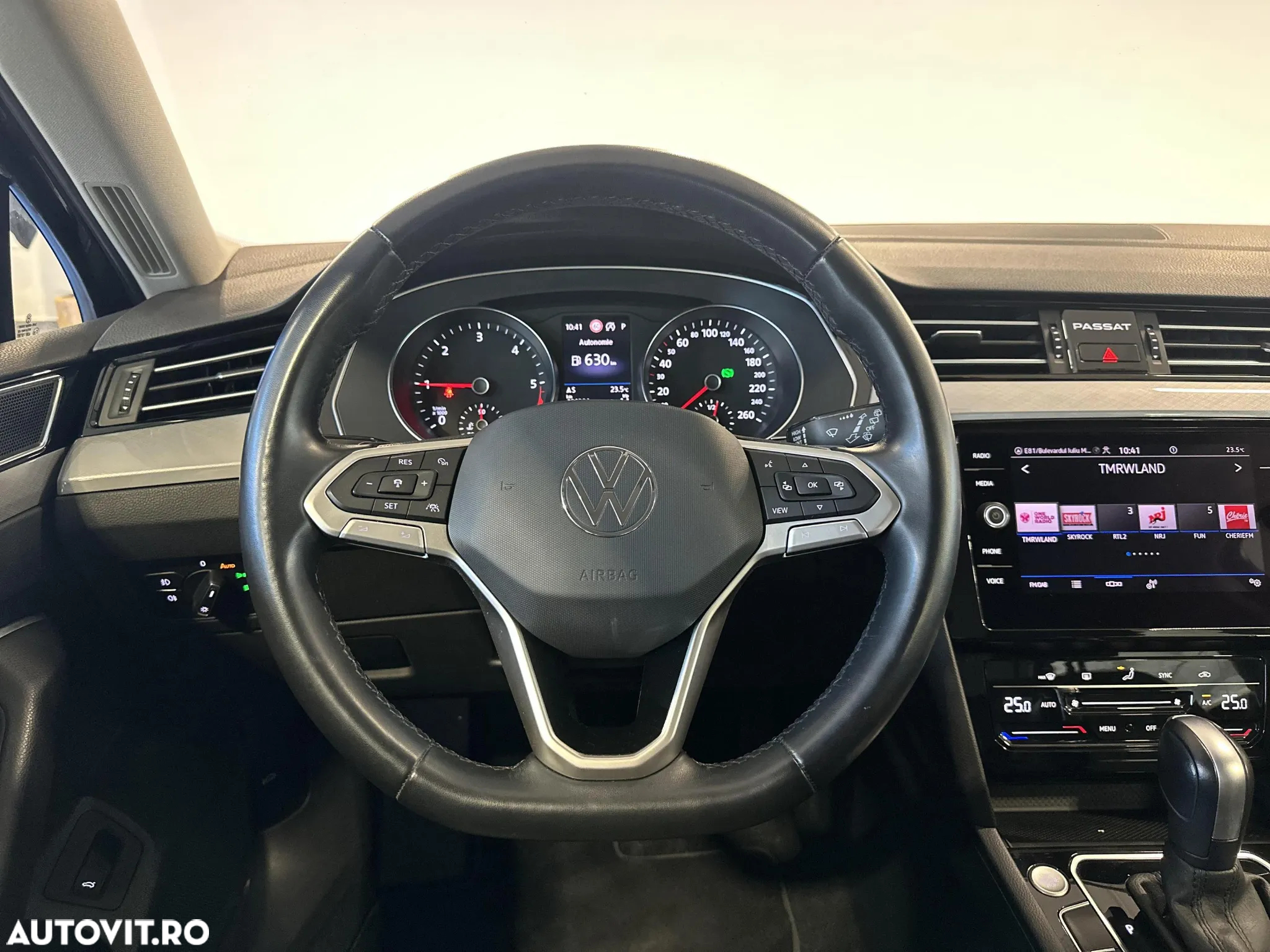 Volkswagen Passat - 16
