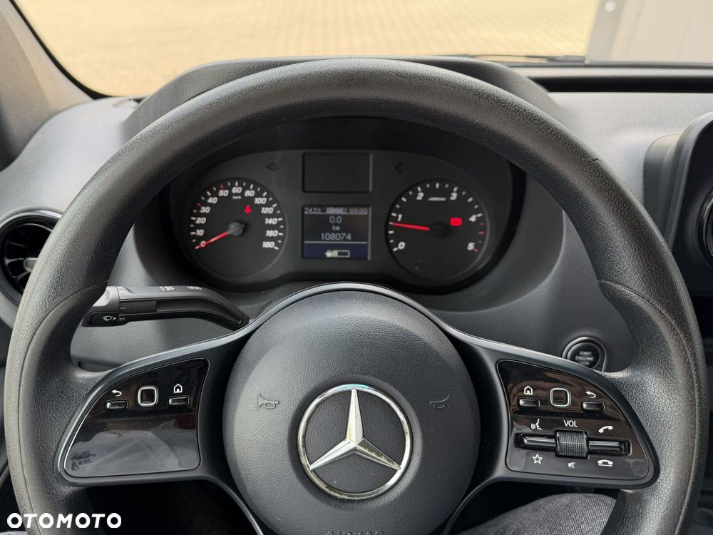 Mercedes-Benz Sprinter - 21