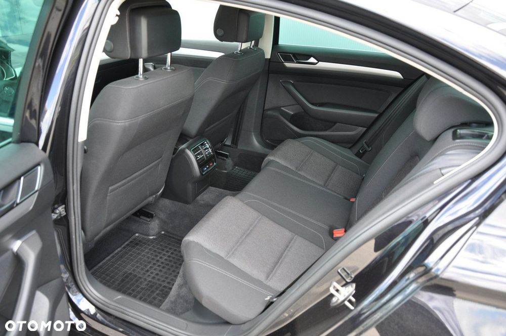 Volkswagen Passat - 20