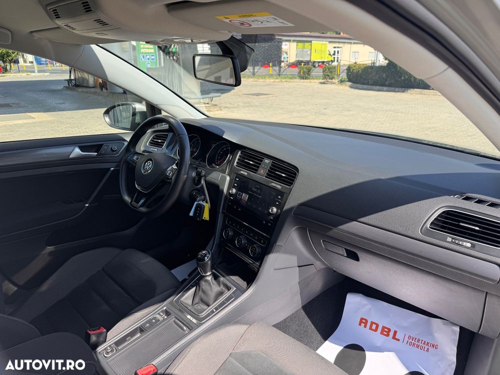 Volkswagen Golf - 12