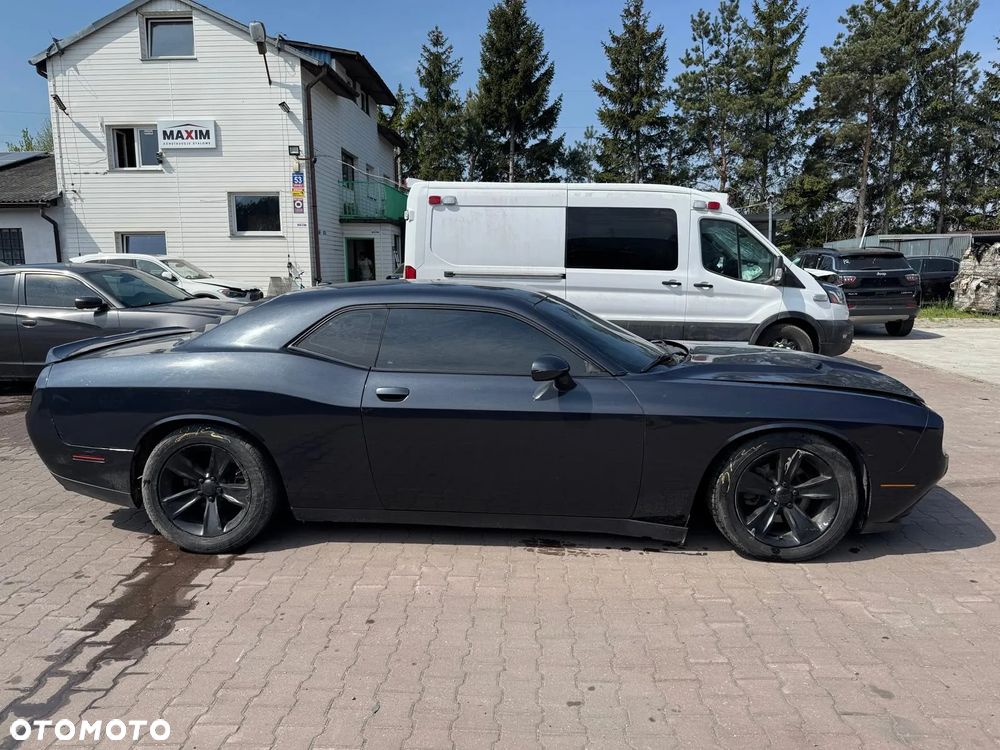 Dodge Challenger - 8