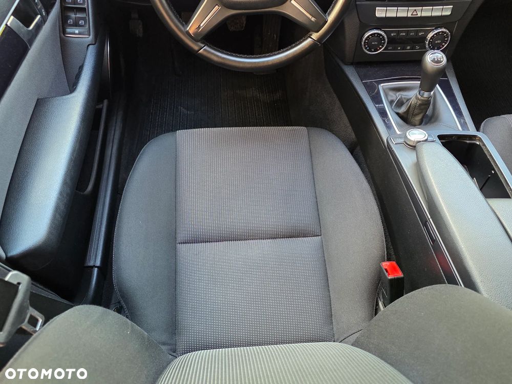 Mercedes-Benz Klasa C 180 BlueEFFICIENCY Elegance - 22