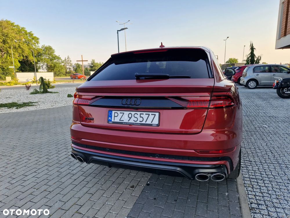 Audi SQ8 - 8