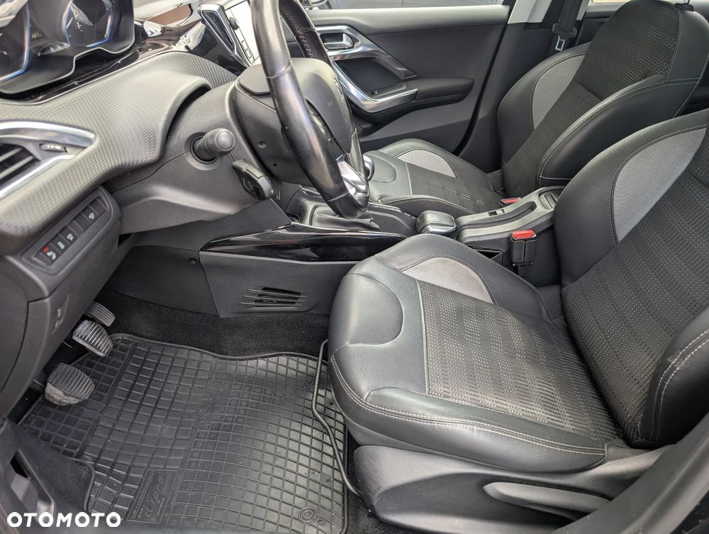 Peugeot 2008 1.2 Pure Tech Allure S&S - 18