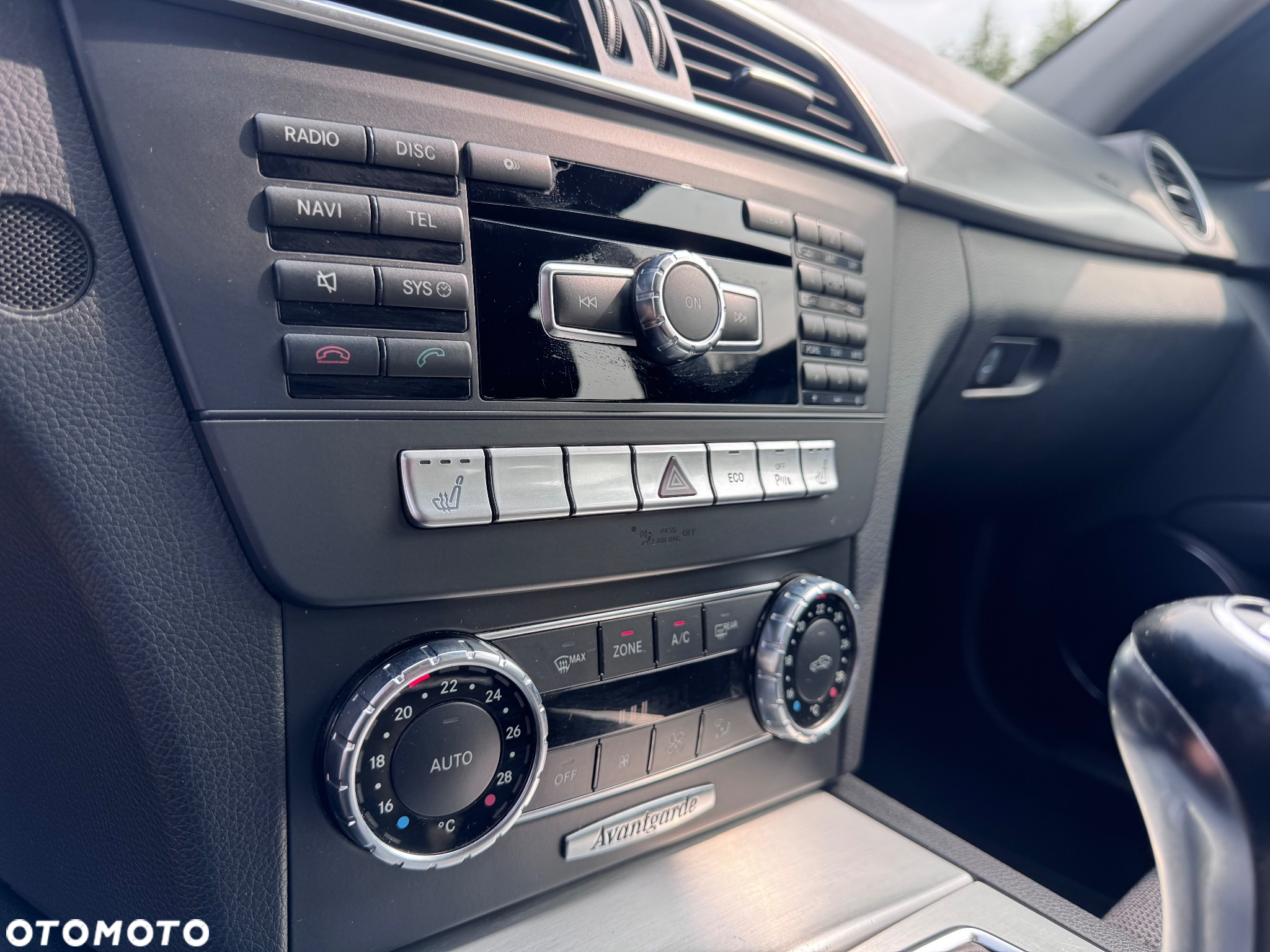 Mercedes-Benz Klasa C 180 CGI BlueEff Avantgarde - 21
