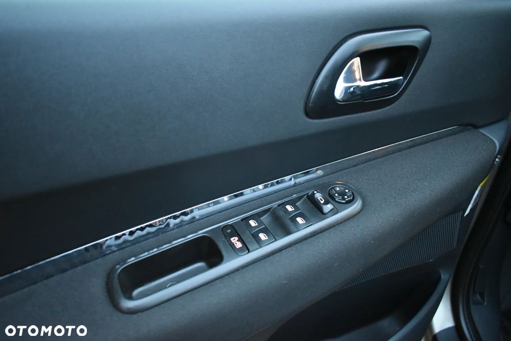 Peugeot 3008 1.6 HDi Trendy - 14