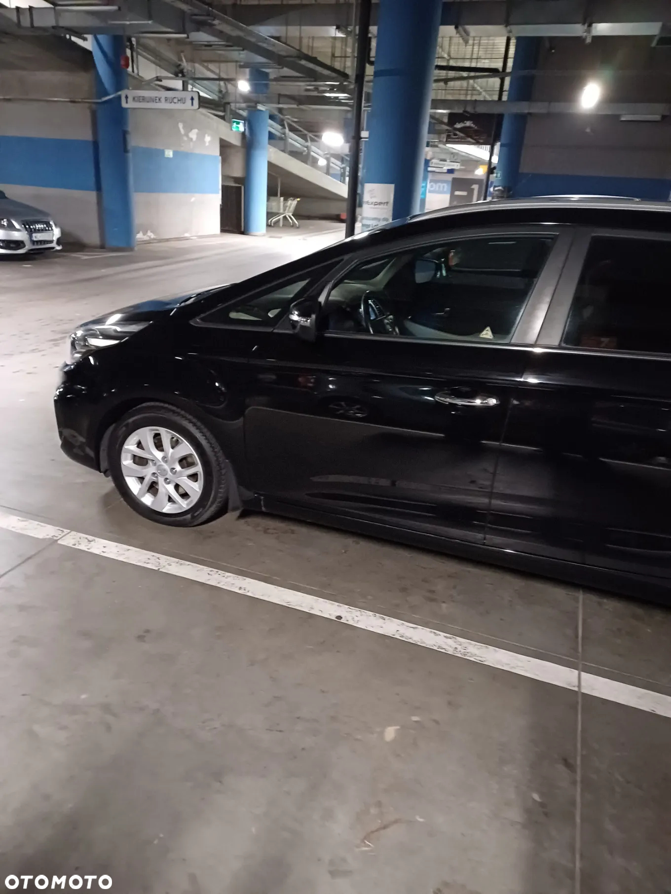 Kia Carens - 2