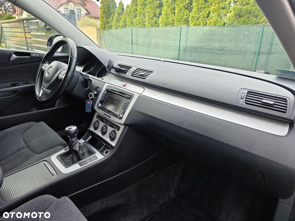 Volkswagen Passat 2.0 TDI DPF Comfortline - 11