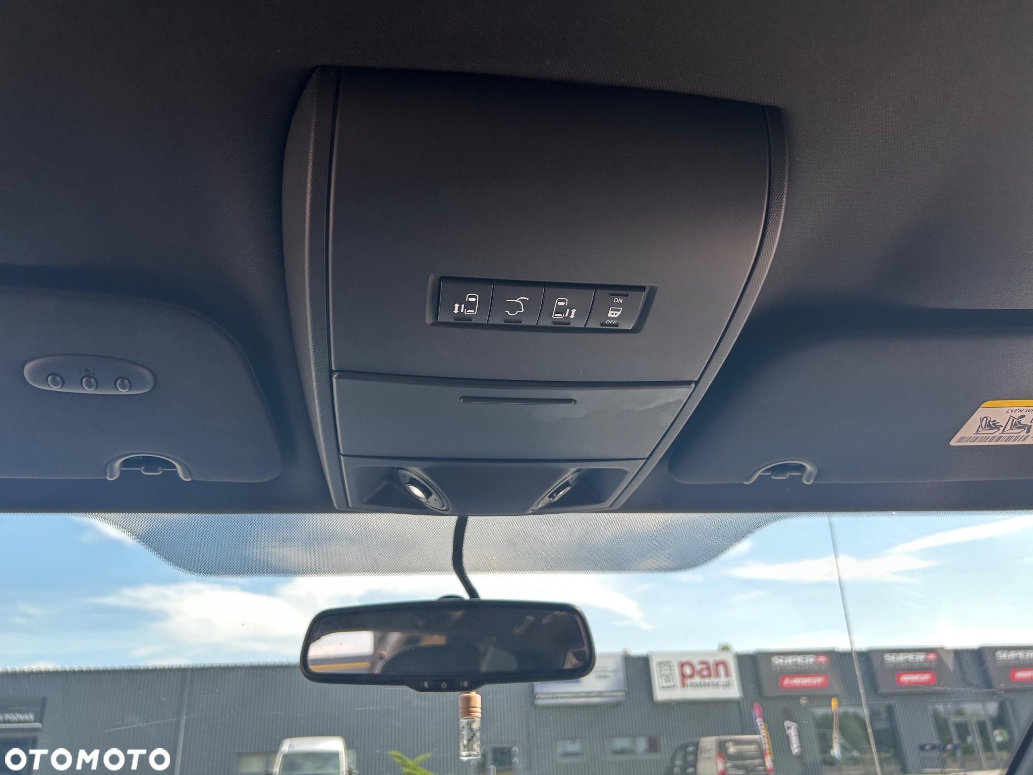 Dodge Grand Caravan - 21