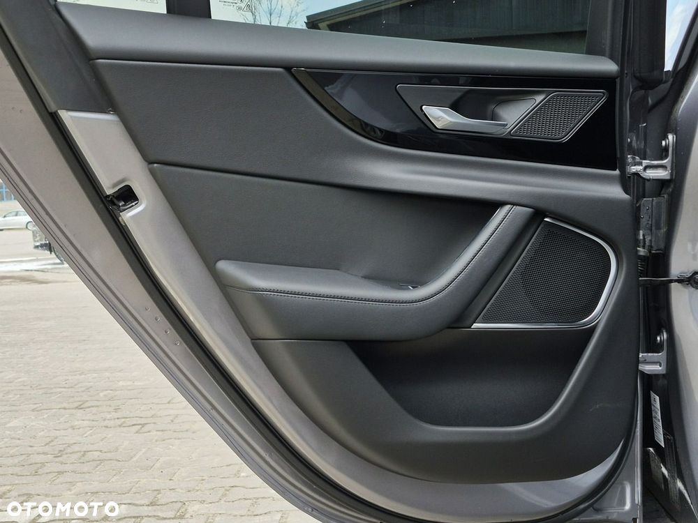 Jaguar XE D200 AWD SE - 22