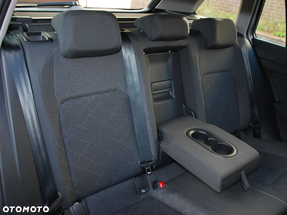 Volkswagen Golf - 11