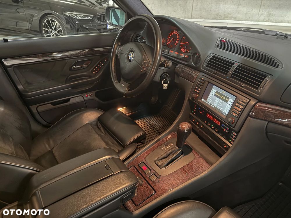 BMW Seria 7 - 12