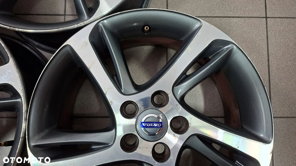 Felgi Aluminiowe 17 Volvo S40 V50 C30 5x108 ET 52.5 - 7