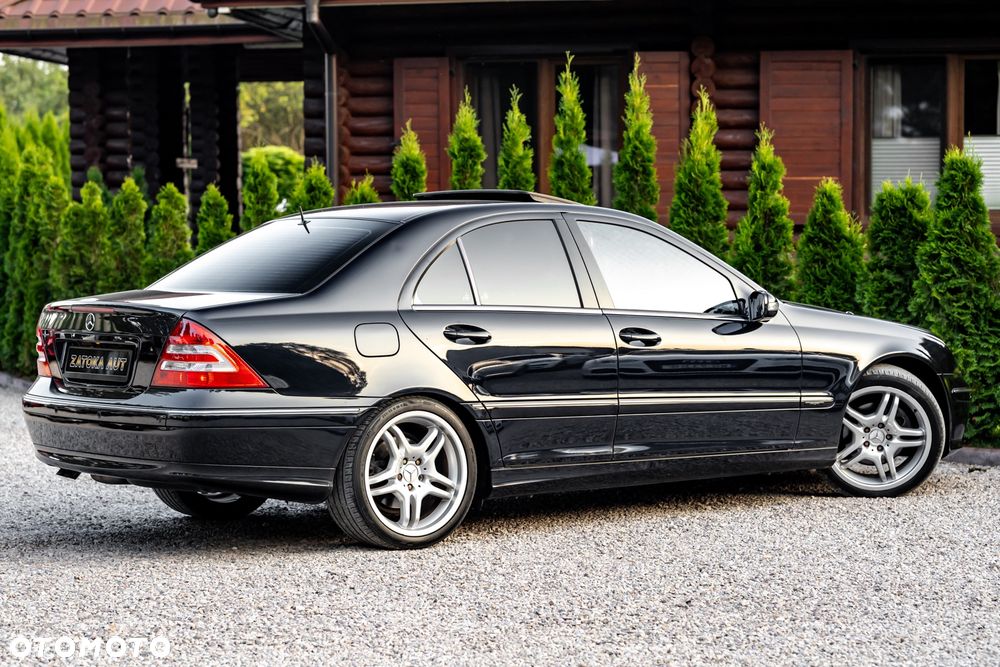 Mercedes-Benz Klasa C 320 4Matic Avantgarde Sport Edition - 16