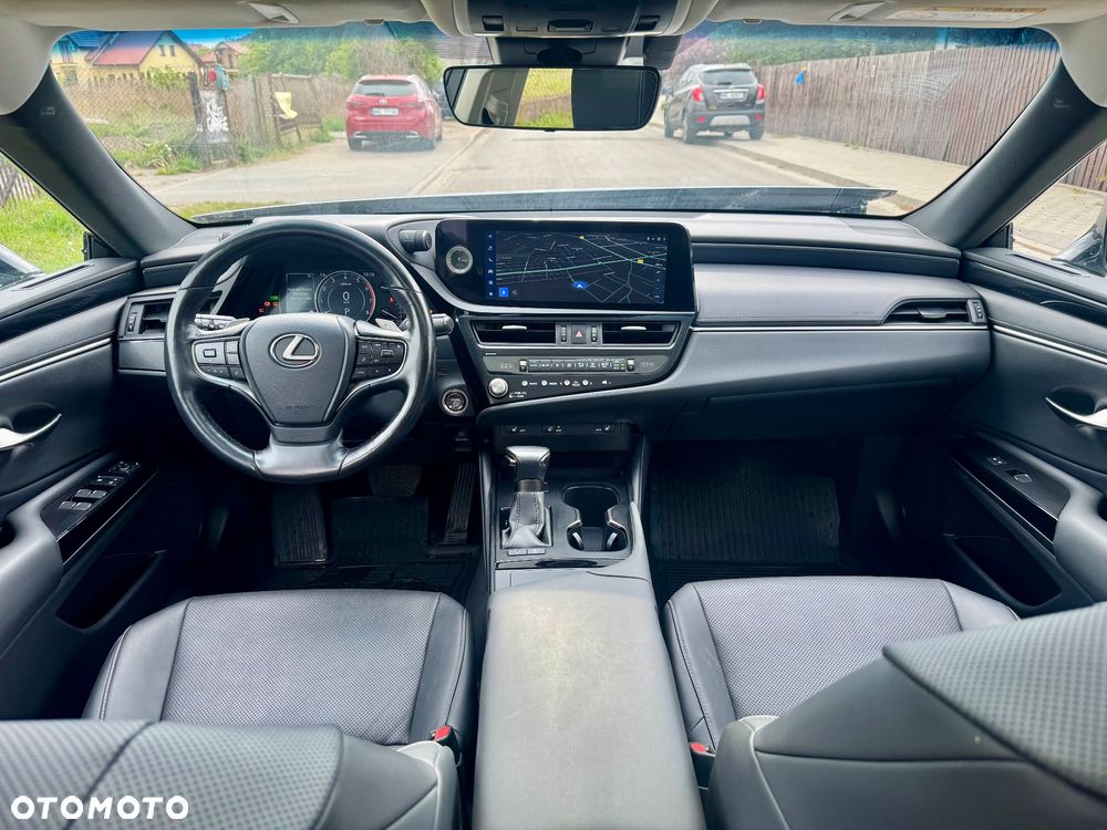 Lexus ES 300h Business Edition + - 9