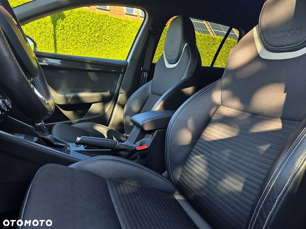 Skoda Octavia Combi 2.0 TDI DSG RS - 10