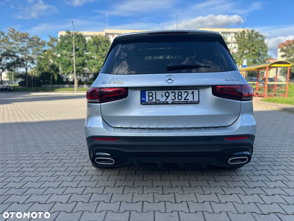 Mercedes-Benz GLB 250 4-Matic AMG Line 8G-DCT - 8